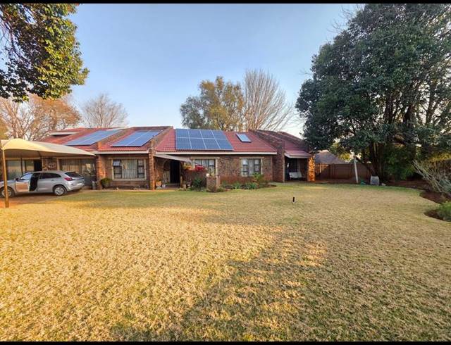 5 BEDROOM HOUSE FOR SALE IN GOLF PARK
